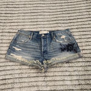 Button Down embroidered Abercrombie jean shorts size 29!